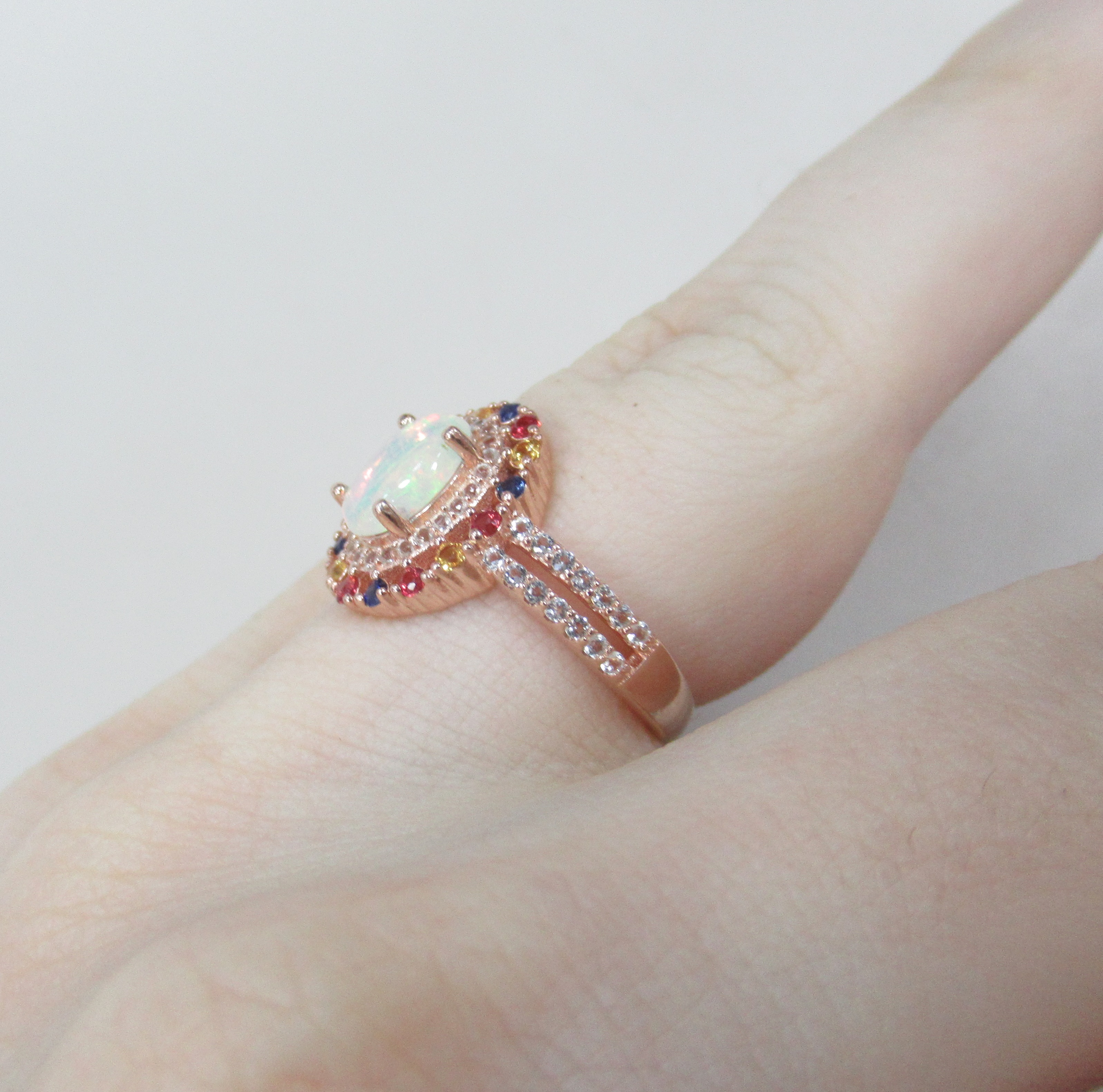 Серебряное кольцо с опалом и мультисапфирами